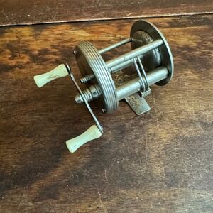 Vintage Miles Bay Model No V-7355 Conventional Fishing Reel Collector's Item